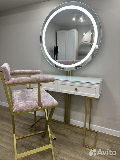 Гримерное зеркало со столом