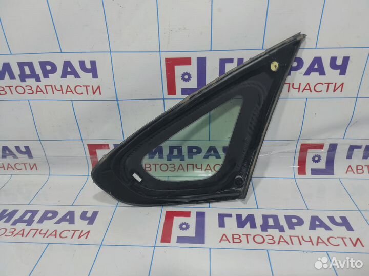 Стекло кузовное глухое левое Nissan Almera (G15) 8