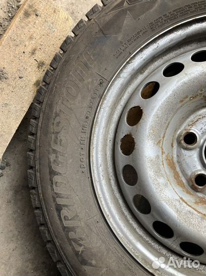 Bridgestone Blizzak DM-V2 215/65 R16 98S