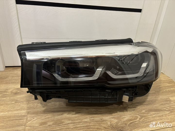 Левая фара BMW G30 рестайлинг
