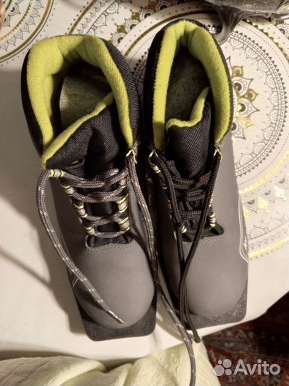 Лыжные ботинки