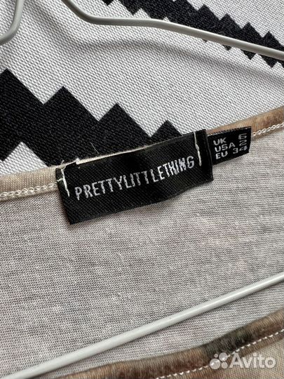 Платье prettylittlething