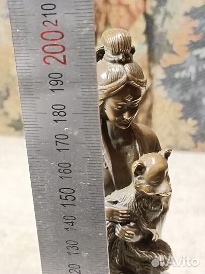 Статуэтка латунь святая с лисой о 9 хвостах