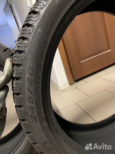 Pirelli Winter Carving Edge 245/40 R20 и 275/35 R20 102T