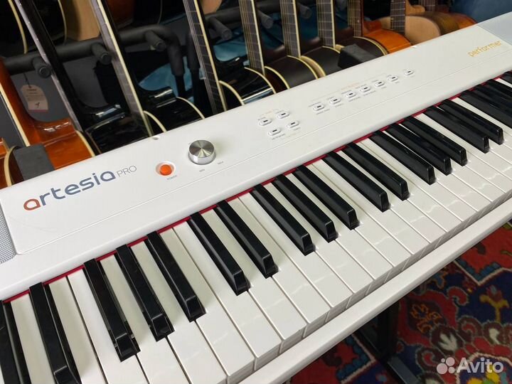 Artesia Performer White