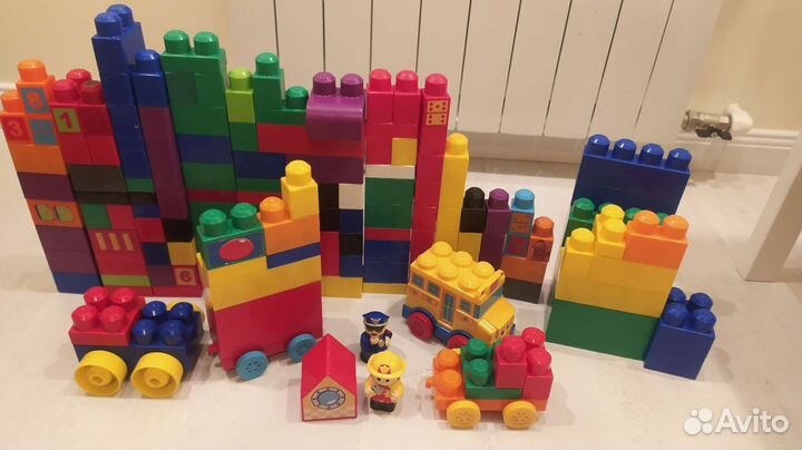 Конструктор Mega Bloks много