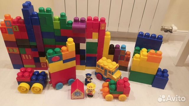 Конструктор Mega Bloks много
