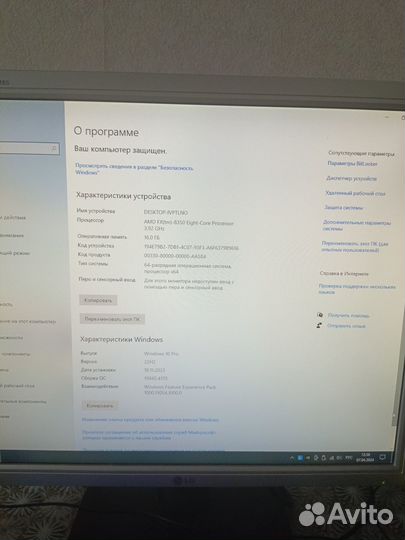 Игровой компьютер с монитором и клавиатурой
