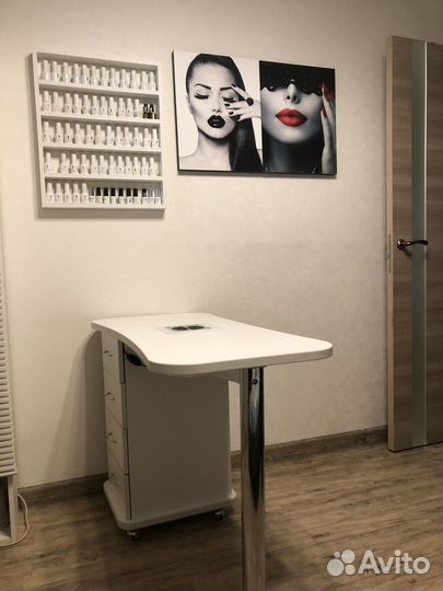 Маникюрный стол с вытяжкой бу