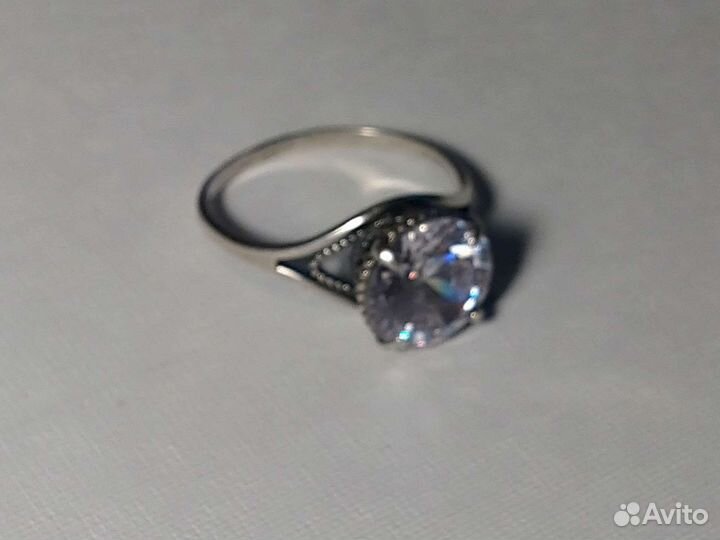 Серебряное кольцо с кристаллом swarovski