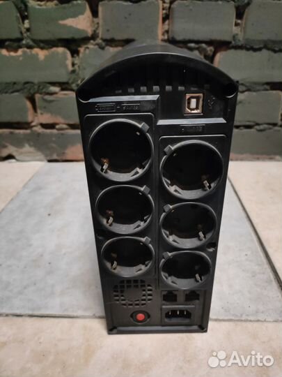 Источник бесперебойного питания CyberPower