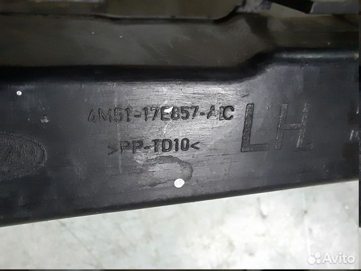 Левый кронштейн переднего бампера Форд Фокус 2