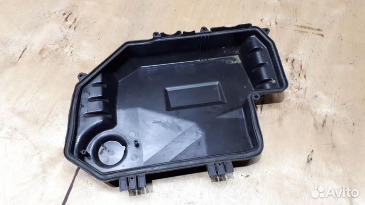 Крышка блока предохранителей audi A6 C6