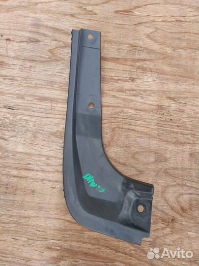 Подкрылок задний правый Toyota Prius 2 NHW20