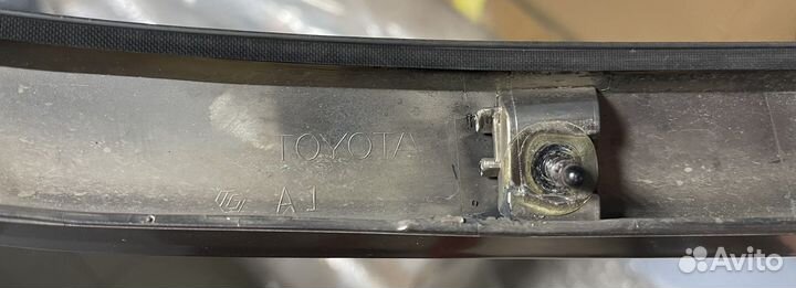 Хром молдинг капота (сабля) Toyota Camry 50