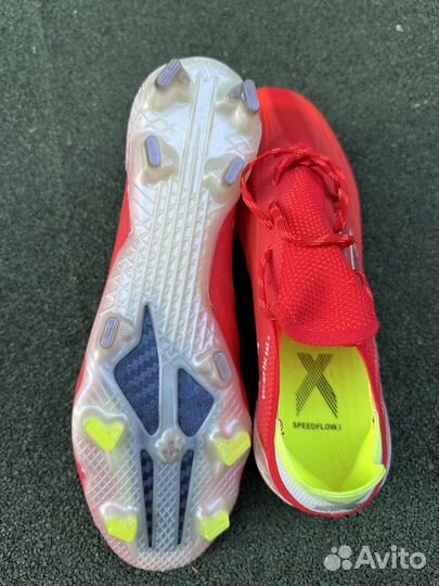 Футбольные бутсы adidas