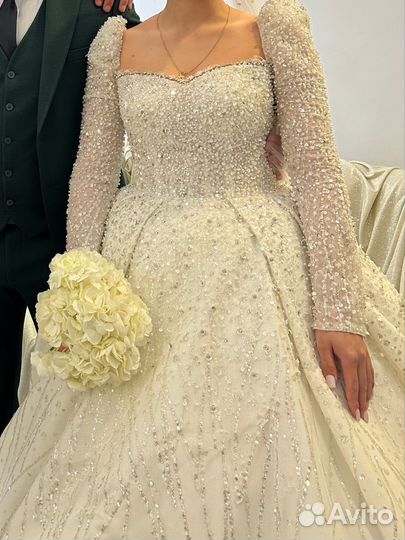 Свадебное платье с длинным рукавом