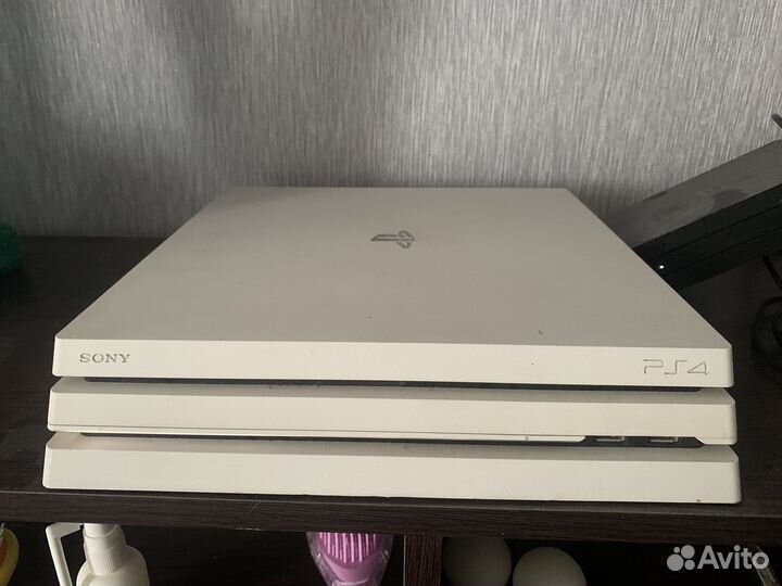 Ps4 pro 1tb + vr + 2 джостика и стики