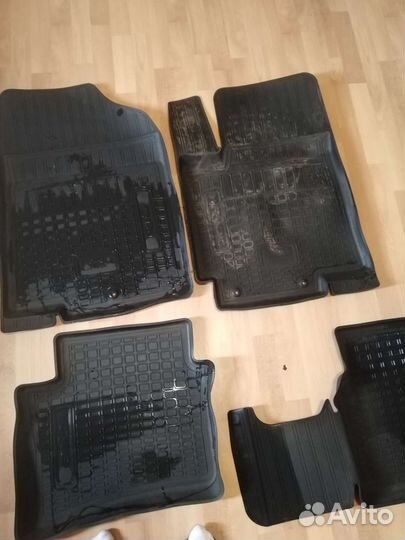 Автомобильные коврики резиновые