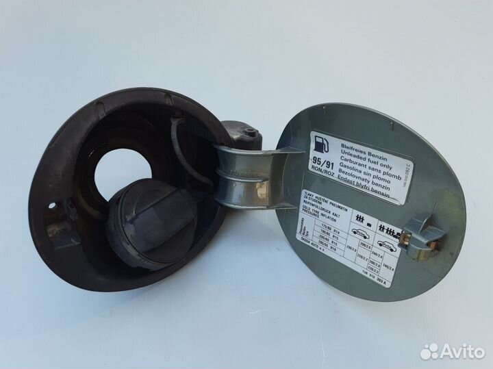 Лючок бензобака Skoda Octavia A4 Tour