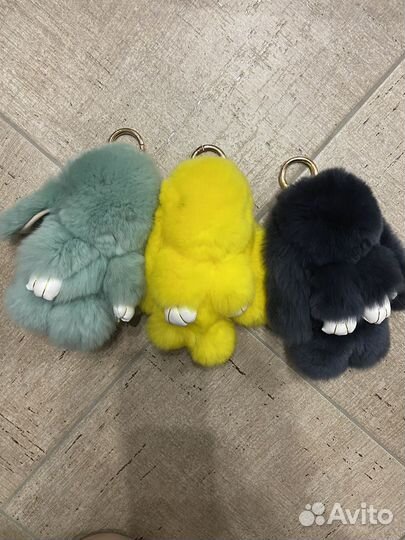 Пушистые зайчики игрушка (брелок)