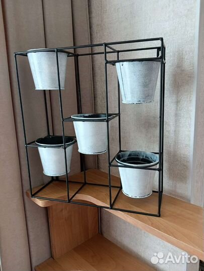 Полка настенная для цветов