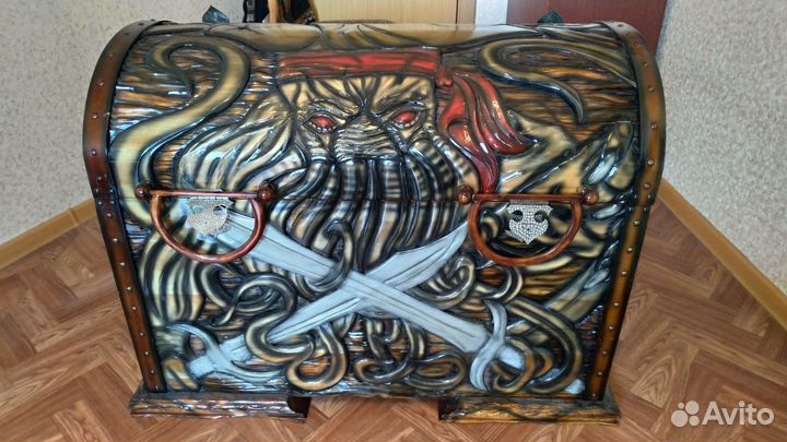 Сундук деревянный