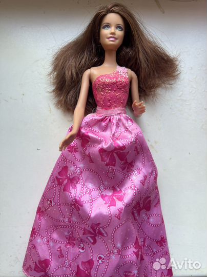 Кукла барби на машине