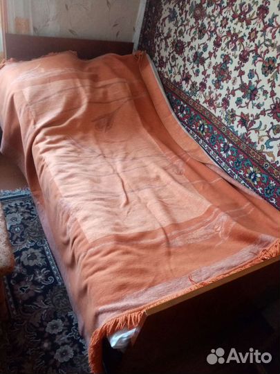 Продам кровать полуторку