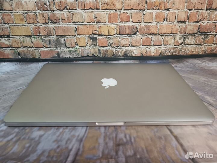 Apple MacBook Pro 15 i7 Крутой и Надежный