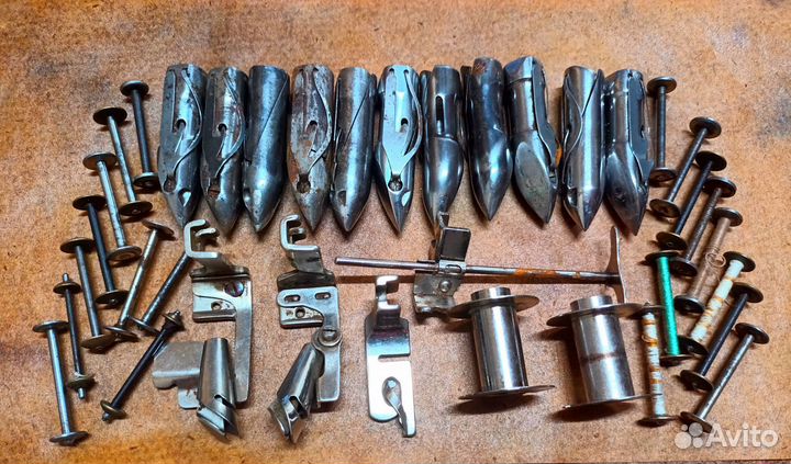 Шпулька Челнок к швейной машине Зингер