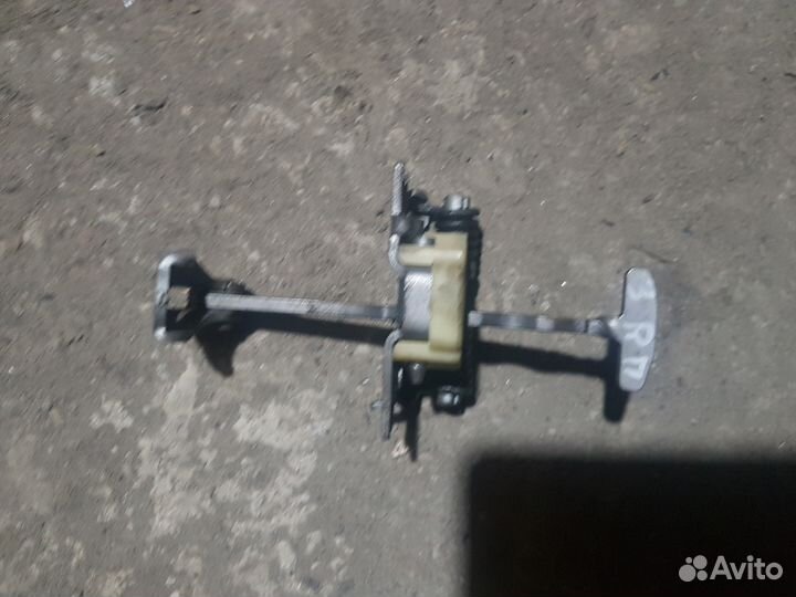 Ограничитель двери Renault Megane 3