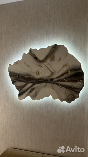 Интерьерные настенные часы жеода с подсветкой