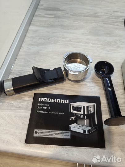 Кофеварка рожковая Redmond RCM-M1513