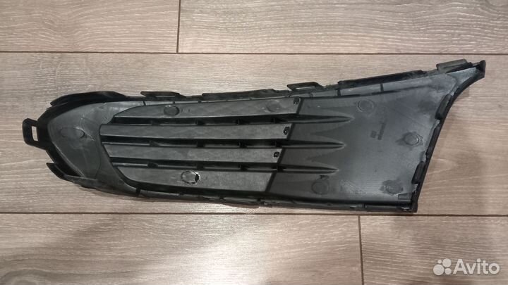 6RU853666C Решетка в бампер правая