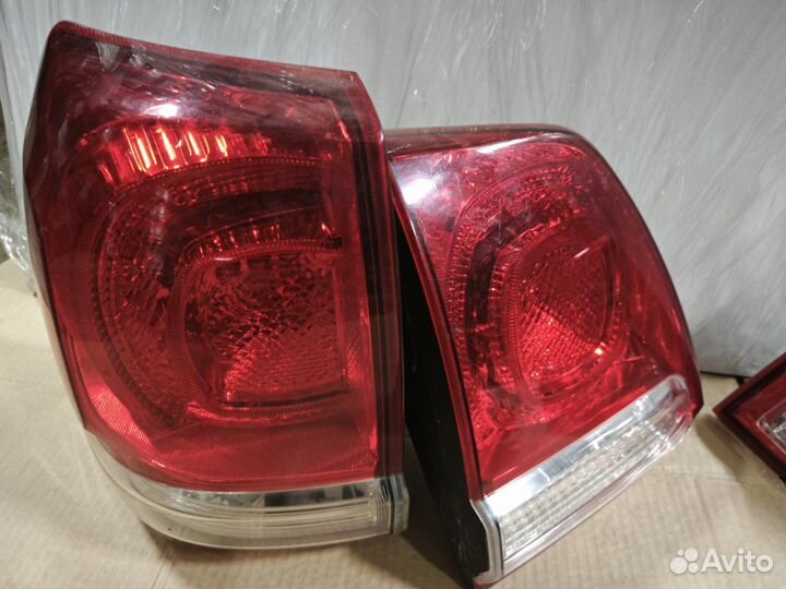 Фонари задние Toyota Land Cruiser 200