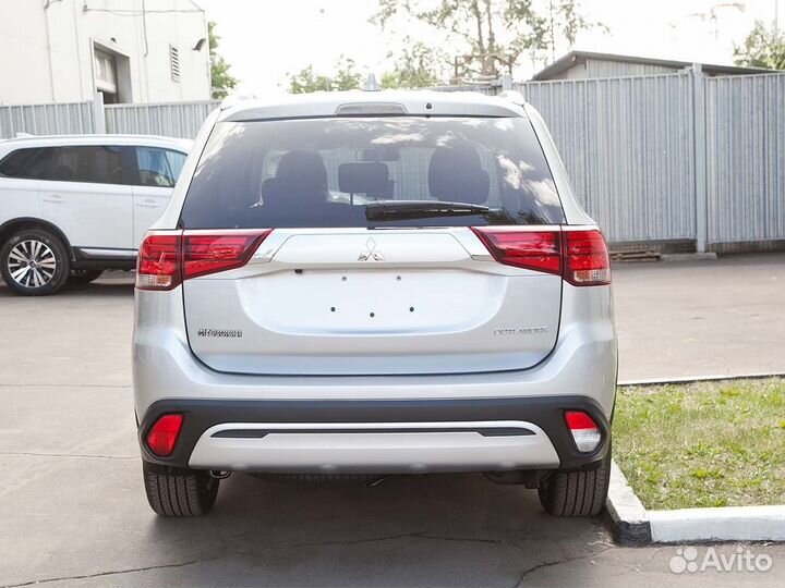 Mitsubishi Outlander, 2022