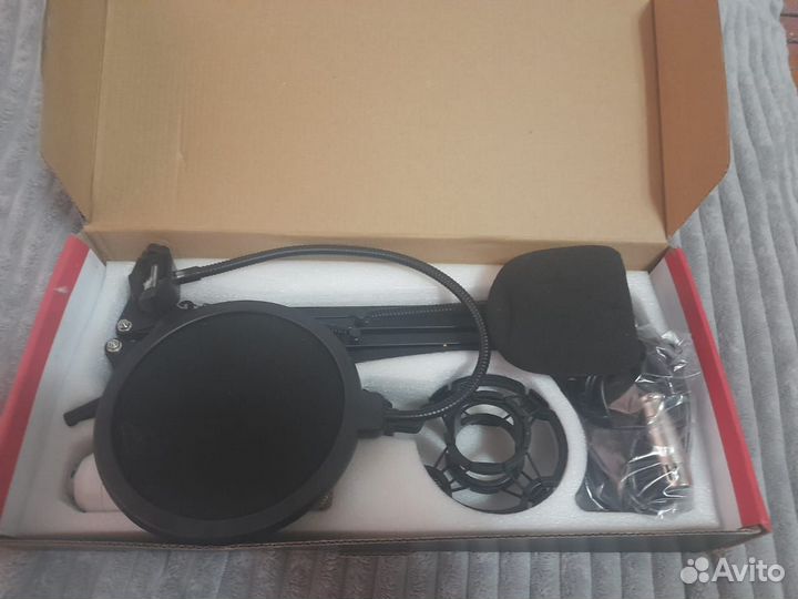 Студийный микрофон