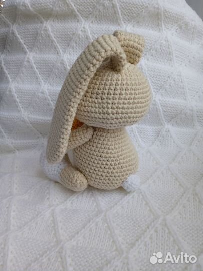 Зайчик амигуруми