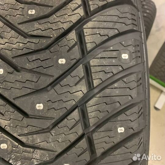 Yokohama IceGuard Stud IG65 245/50 R18 104T