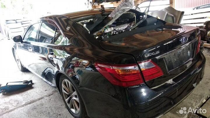 Блок предохранителей левый Lexus Ls600H UVF45