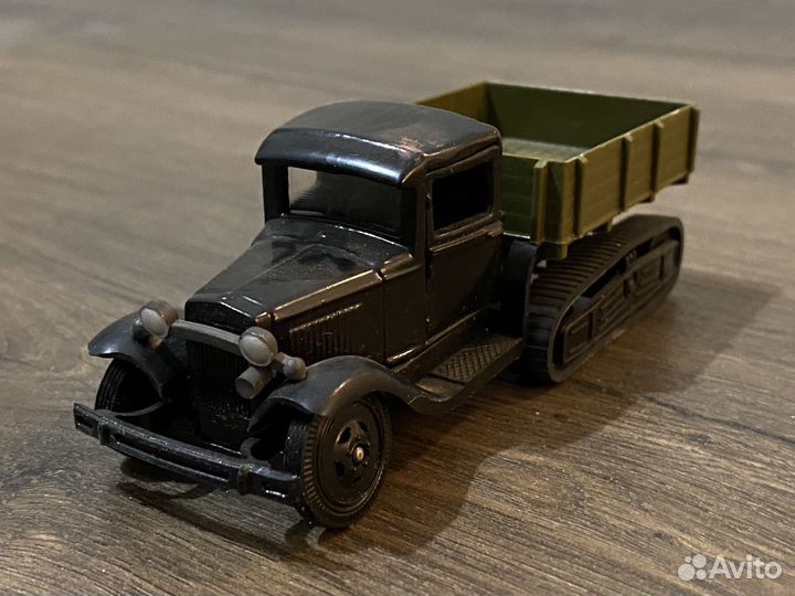 Модель автомобиля газ 60 СССР 1:43 состояние новой