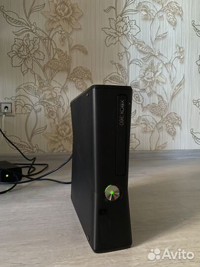 Xbox 360 Slim Kinect 250GB freeboot