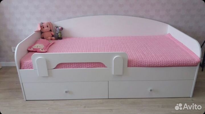 Кровать в белом цвете