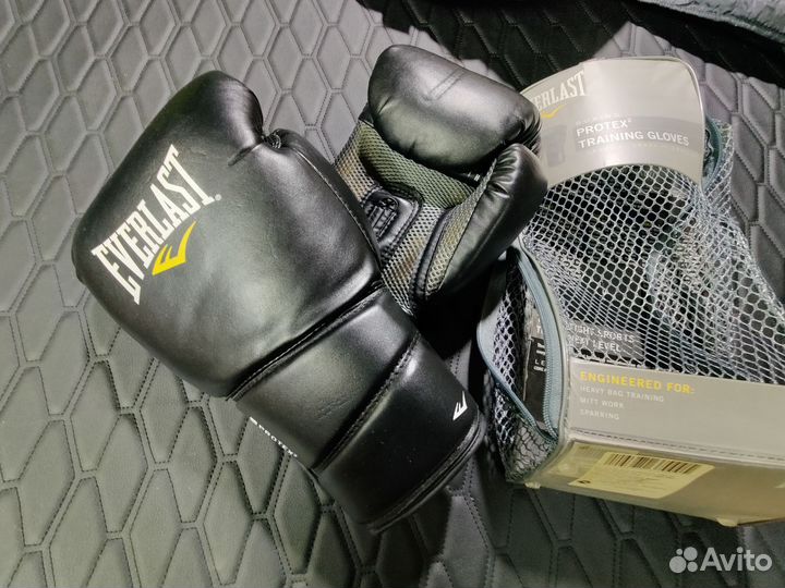 Боксерские перчатки Everlast