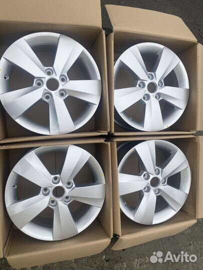 Диски новые оригинал Skoda Octavia A7 R16
