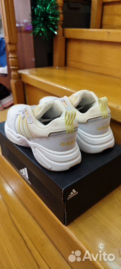 Кроссовки Adidas 39 размер оригинал
