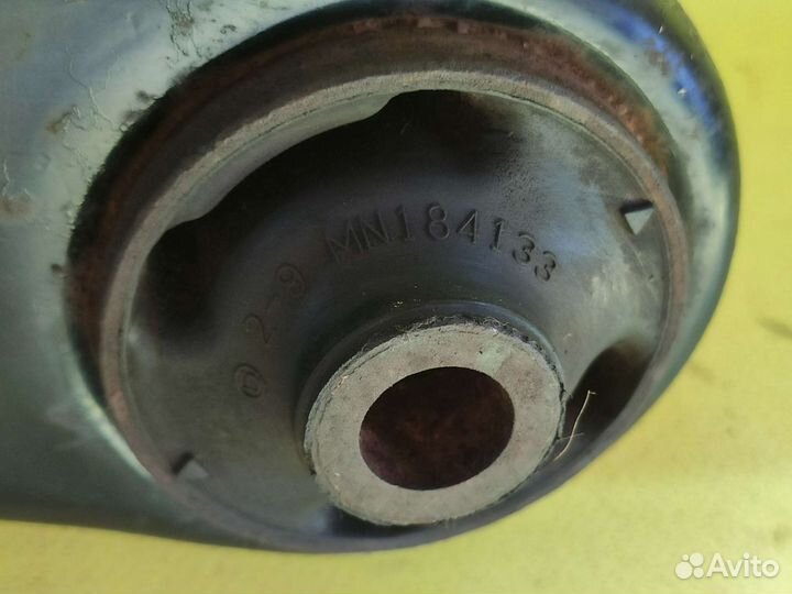 Рычаг передний левый правый Мицубиси Лансер 10 б/у