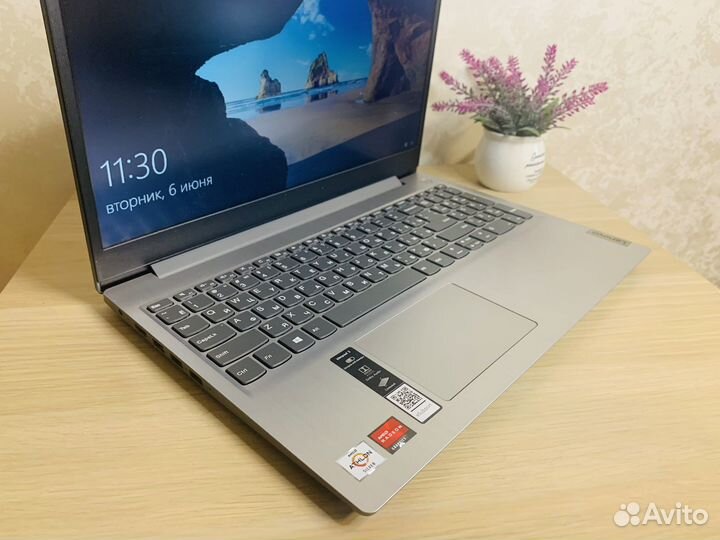 Свежий, быстрый ноутбук (6 гб/SSD/FullHD)