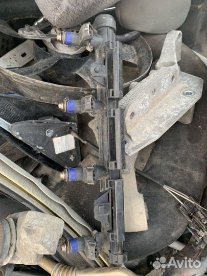 Топливная рампа с форсунками Skoda Fabia 2005